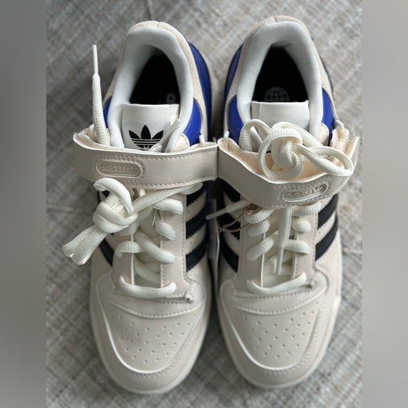 Adidas Women’s Forum Low - Picture 3 of 5